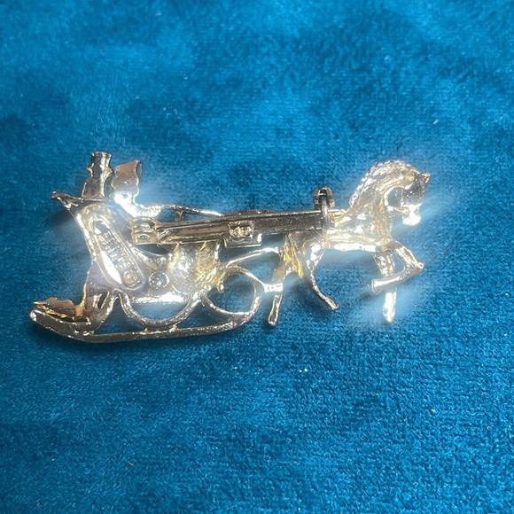 Gerry’s Christmas Sleigh Brooch Pin - Picture 4 of 6